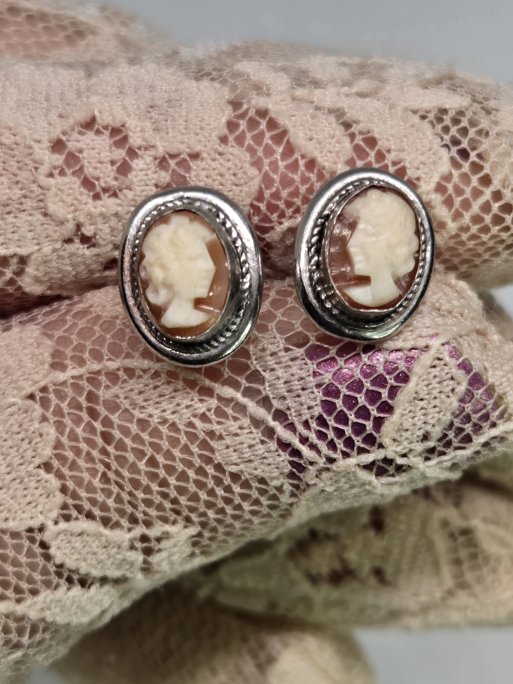 Cameo 925 Sterling Silver Oval Cameo Stud Earrings - Cream & Brown
